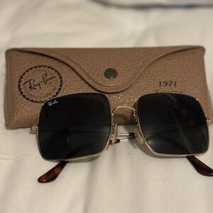 Ray-Ban women’s square sunglasses great condition